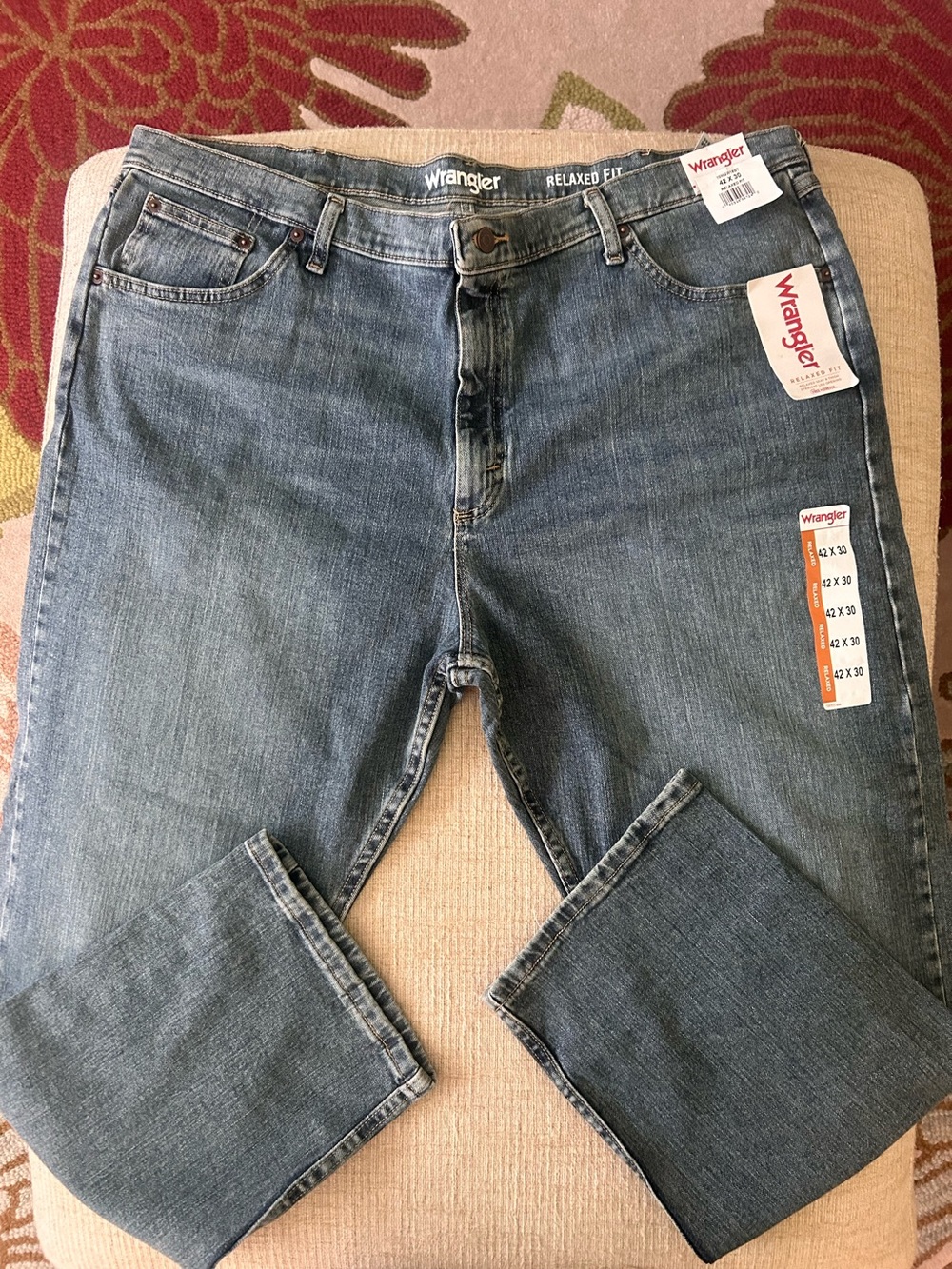 Wrangler Men’s Relaxed Fit Denim Jeans - Light Blue Medium Wash New With Tags